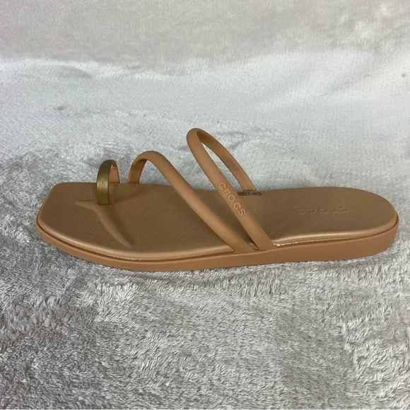 Crocs Miami Metallic Toe Loop Sandals Womens Size 10 Beige Strappy NEW - Picture 2 of 10